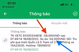 Chủ xe tá hỏa khi xe lưu thông qua trạm phí nhưng lại nhận thông báo trừ tiền 2 lần.