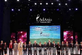 Các diễn giả hàng đầu của các tập đoàn truyền thông ra mắt tại Đại hội. (Ảnh: Quý Trung/TTXVN)