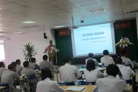 Khai giảng lớp bồi dưỡng nghề hàn công nghệ cao Trường Cao đẳng nghề Cơ khí nông nghiệp 1. (Ảnh: Trọng Lịch/Vietnam+)