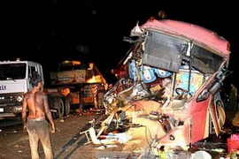 Hiện trường một vụ tai nạn giao thông trên Quốc lộ 1A tại Ninh Thuận. Ảnh minh họa. (Nguồn: TTXVN)