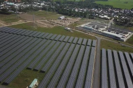 Nhà máy điện năng lượng Mặt Trời An Hảo (Tịnh Biên, An Giang) bị tố tăng giá vé tham quan trong dịp Tết Nguyên đán. (Ảnh: TTXVN phát)