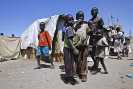Trẻ em tị nạn tại Al-Eligat, Sudan. (Ảnh: AFP/TTXVN)