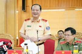 Thiếu tướng Lê Xuân Đức, Phó Cục trưởng Cục Cảnh sát Giao thông trả lời câu hỏi của các phóng viên. (Ảnh: Phạm Kiên/TTXVN)