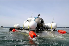 Tàu lặn Titan được đưa tới khu vực lặn ở Everett, Washington, Mỹ. (Ảnh: AFP/TTXVN)