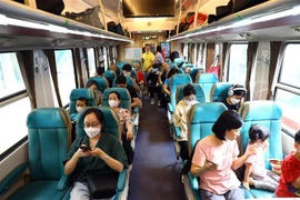 Lượng hành khách tuyến đường sắt Hà Nội-Hải Phòng tăng trưởng mạnh. (Ảnh: Huy Hùng/TTXVN)