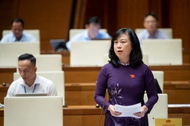 Bộ trưởng Bộ Y tế Đào Hồng Lan trả lời chất vấn. (Ảnh: Minh Đức/TTXVN) 