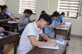 Thí sinh dự thi tốt nghiệp trung học phổ thông năm 2022. (Ảnh: Bích Huệ/TTXVN)