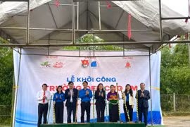 Lễ khởi công xây dựng Trường đẹp cho em. (Ảnh: PV/Vietnam+)