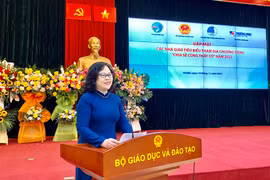 Thứ trưởng Bộ Giáo dục và Đào tạo Ngô Thị Minh chia sẻ với các thầy cô. (Ảnh: Bộ Giáo dục và Đào tạo)