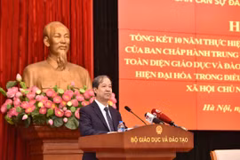 Bộ trưởng Bộ Giáo dục và Đào tạo phát biểu tại Hội nghị. (Ảnh: PV/Vietnam+)