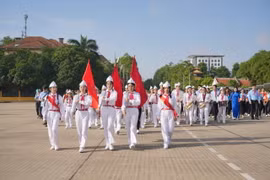 Sáng nay, đoàn hơn 300 đại biểu dự Liên hoan Chỉ huy Đội giỏi năm 2023 đã vào lăng viếng Chủ tịch Hồ Chí Minh và làm lễ báo công dâng Bác. (Ảnh: PV/Vietnam+)