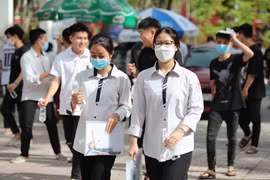 Thí sinh dự thi tốt nghiệp trung học phổ thông. (Ảnh: Bích Huệ/TTXVN)