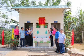 10 nhà vệ sinh mới của học sinh Tuyên Quang đã chính thức được khánh thành. (Ảnh: Minh Sơn/Vietnam+)