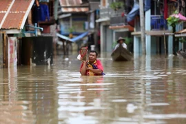 [Photo] Hàng nghìn người dân Myanmar phải sơ tán khẩn cấp vì lũ lụt