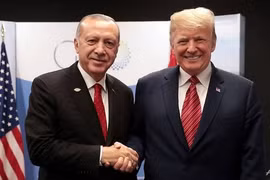 Tổng thống Mỹ Donald Trump (phải) và người đồng cấp Thổ Nhĩ Kỳ Tayyip Erdogan. (Nguồn: AFP)