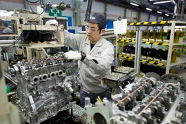 Lắp ráp xe ôtô ở thành phố Hiroshima, Nhật Bản. (Nguồn: EPA/TTXVN)