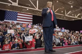 Tổng thống Mỹ Donald Trump trong cuộc vận động bầu cử Quốc hội giữa nhiệm kỳ ở Cleveland, bang Ohio ngày 5/11/2018. (Ảnh: AFP/TTXVN)