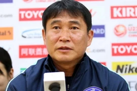 Huấn luyện viên trưởng đội U23 Việt Nam Park Hang Seo trả lời câu hỏi của phóng viên báo chí quốc tế. (Ảnh: Hoàng Linh/TTXVN)