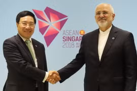 Phó Thủ tướng, Bộ trưởng Ngoại giao Phạm Bình Minh và Bộ trưởng Ngoại giao Iran Mohammad Javad Zarif. (Ảnh: Xuân Vịnh/TTXVN)