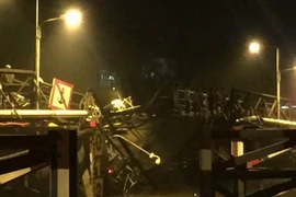 TP Hồ Chí Minh: Sập cầu Long Kiển, nhiều phương tiện rơi sông