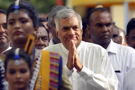 Ông Ranil Wickremesinghe (giữa) tham dự một sự kiện ở Galle, miền nam Sri Lanca ngày 26/10. (Ảnh: THX/TTXVN)