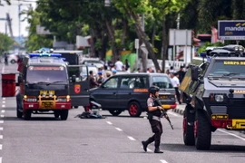 Cảnh sát được triển khai tại khu vực xảy ra một vụ tấn công ở Riau, Indonesia ngày 14/5. (Nguồn: EPA/TTXVN)