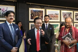 Đại sứ Tôn Sinh Thành phát biểu tại Triển lãm ảnh. (Ảnh: Huy Bình/Vietnam+)