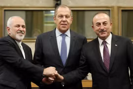 Ngoại trưởng Nga Sergei Lavrov và người đồng cấp Iran, Thổ Nhĩ Kỳ là ông Javad Zarif và ông Mevlut Cavusoglu. (Nguồn: Reuters)