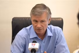 Tiến sỹ Vladimir Buianov, Chủ tịch Hội Hữu nghị Nga-Việt trả lời phỏng vấn phóng viên Thông tấn xã Việt Nam. (Ảnh: Dương Trí/TTXVN)