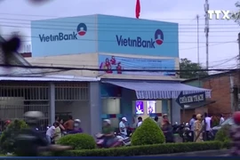 [Video] Đối tượng cầm súng cướp ngân hàng Vietinbank Tiền Giang