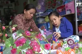 [Video] Nghị lực của người phụ nữ nhiễm chất độc da cam tại Cần Thơ
