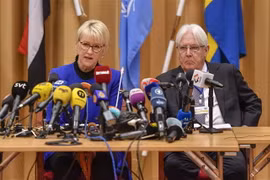 Ngoại trưởng Thụy Điển Margot Wallstrom (trái) và Đặc phái viên của Liên hợp quốc về Yemen Martin Griffiths tại cuộc đàm phán ở Stockholm ngày 6/12/2018. (Ảnh: AFP/TTXVN)