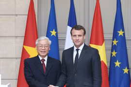 Tổng Bí thư Nguyễn Phú Trọng và Tổng thống Cộng hòa Pháp Emmanuel Macron. (Ảnh: Trí Dũng/TTXVN)