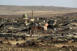 Cảnh đổ nát sau các cuộc giao tranh giữa quân Chính phủ và phiến quân tại làng Barzan thuộc khu vực Zummar, tỉnh Nineveh, Tây Bắc thành phố Mosul, Iraq năm 2017. (Nguồn: AFP/TTXVN)