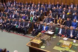 Thủ tướng Anh Theresa May phát biểu trong phiên họp Hạ viện tại thủ đô London. (Ảnh: AFP/TTXVN)