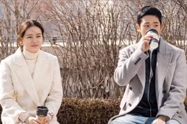 Tủ đồ đẹp rạng ngời mà không chói lóa của ''chị đẹp'' Yoon Jin Ah