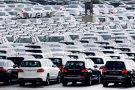 Ôtô tại cảng Bremerhaven, miền Bắc Đức. (Nguồn: EPA/TTXVN)