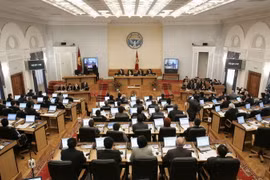 Toàn cảnh một phiên họp Quốc hội Kyrgyzstan tại Bishkek. (Nguồn: AFP/TTXVN)