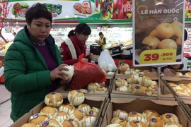 Lê Hàn Quốc được bày bán tại siêu thị Big C Thăng Long. (Ảnh: Trần Việt/TTXVN)