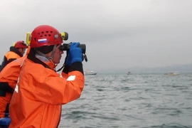 Lực lượng cứu hộ tìm kiếm tàu Vostok của Nga mất tích trên biển Nhật Bản. (Nguồn: TASS/TTXVN)