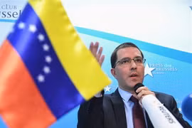 Ngoại trưởng Venezuela Jorge Arreaza tại cuộc họp báo ở Brussels , Bỉ. (Ảnh: AFP/TTXVN)