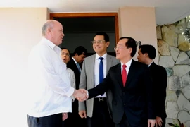 Bộ trưởng Xây dựng Việt Nam Phạm Hồng Hà và Bộ trưởng Ngoại thương và Đầu tư nước ngoài Rodrigo Malmierca Díaz. (Ảnh: Vũ Lê Hà/TTXVN)