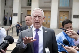 Bộ trưởng Quốc phòng Mỹ James Mattis phát biểu với báo giới tại Lầu Năm Góc ở bang Virginia. (Ảnh: THX/TTXVN)