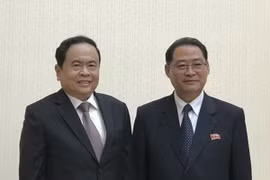Chủ tịch Ủy ban Trung ương Mặt trận Tổ quốc Việt Nam Trần Thanh Mẫn gặp và hội đàm với ông Pak Tae Song, Ủy viên Bộ Chính trị, Phó Chủ tịch Ban Chấp hành Trung ương Đảng Lao động Triều Tiên, ngày 10/9, tại Nhà Quốc hội Triều Tiên ở Thủ đô Bình Nhưỡng. (Ản