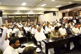 Các nghị sỹ tại một phiên họp Quốc hội Sri Lanka ở Colombo ngày 2/11/2018. (Ảnh: THX/TTXVN)