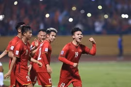 Quang Hải (số 19) và các cầu thủ Việt Nam trong trận thắng Campuchia 3-0. (Ảnh: Trọng Đạt/TTXVN)