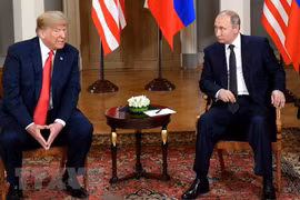 Tổng thống Mỹ Donald Trump (trái) và Tổng thống Nga Vladimir Putin trong cuộc gặp thượng đỉnh tại Helsinki, Phần Lan ngày 16/7. (Nguồn: THX/ TTXVN)