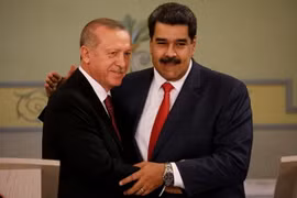 Tổng thống Venezuela Nicolas Maduro (phải) và người đồng cấp Thổ Nhĩ Kỳ Recep Tayyip Erdogan. (Nguồn: Reuters)