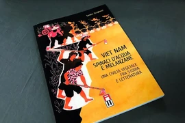 Cuốn sách của tác giả Sandra Scagliotti. (Ảnh: Quang Thanh/Vietnam+)