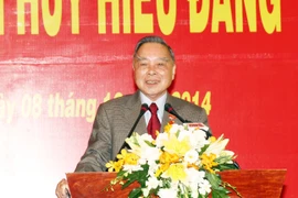 Nguyên Thủ tướng Phan Văn Khải phát biểu tại buổi lễ được Trao tặng Huy hiệu 55 năm tuổi Đảng. (Ảnh: Đức Tám/TTXVN)